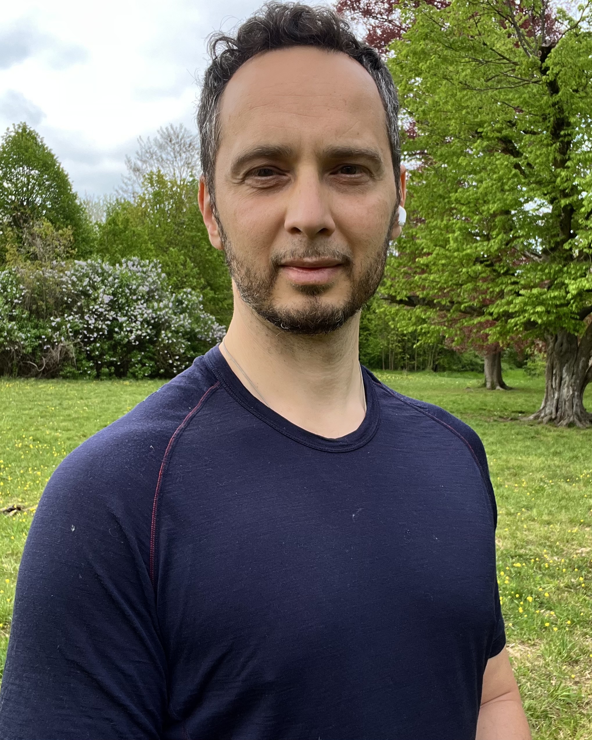 Silviu Necoara, coach en masculinité somatique, en extérieur